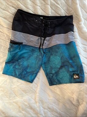 Quiksilver Men’s Black, White & Blue Striped Boardshorts